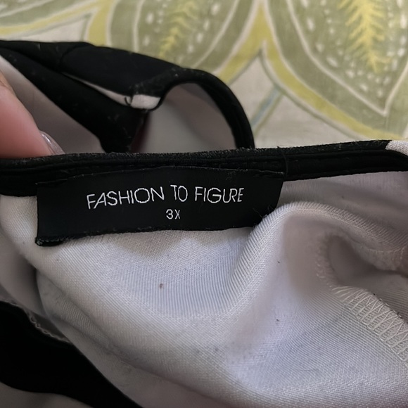 FashionToFigure Dress - Picture 4 of 5